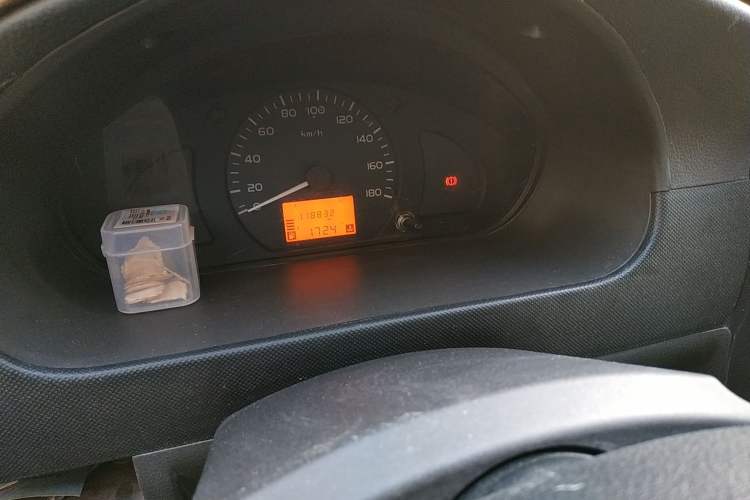 Used Wuling Rongguang 2017 1.5L Extended Basic Version Odometer Close Up