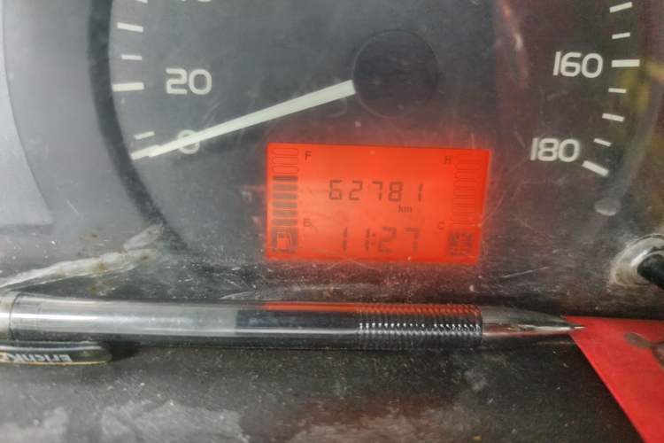 Used Wuling Rongguang 2017 1.5L Extended Basic Version Odometer Close Up