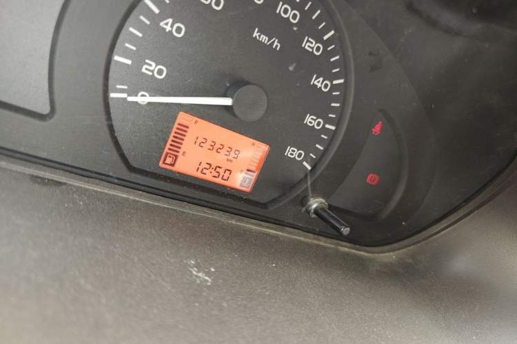 Used Wuling Rongguang 2017 1.5L Extended Basic Version Odometer Close Up