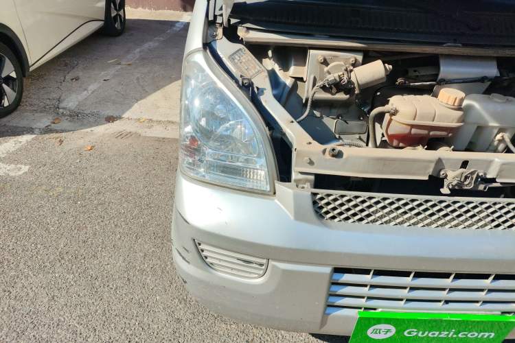 Used Wuling Rongguang 2017 1.5L Extended Basic Version Right Front Headlight