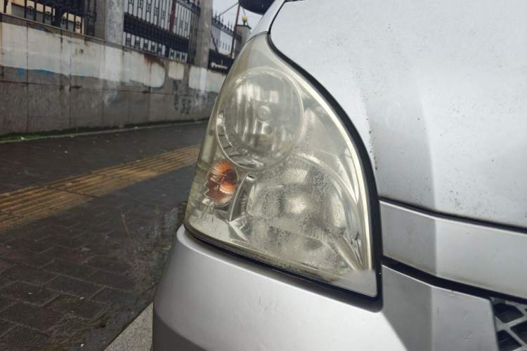 Used Wuling Rongguang 2017 1.5L Extended Basic Version Right Front Headlight