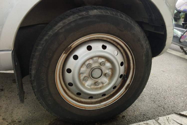 Used Wuling Rongguang 2017 1.2L Extended Basic Version Right Front Wheel Hub