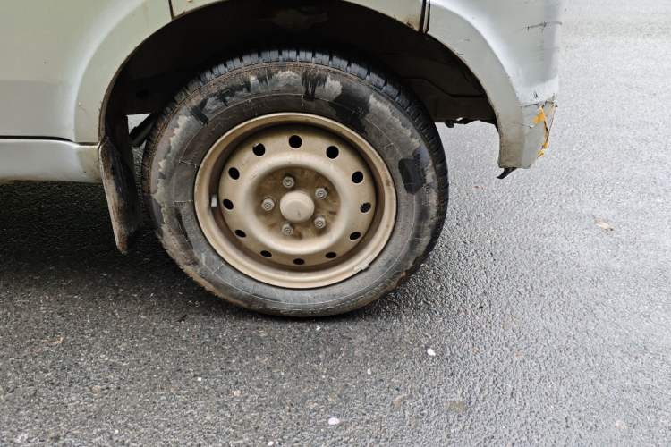 Used Wuling Rongguang 2017 1.5L Extended Basic Version Right Front Wheel Hub