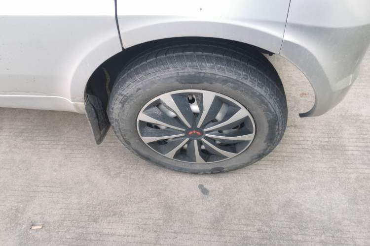 Used Wuling Rongguang 2017 1.5L Extended Basic Version Right Front Wheel Hub