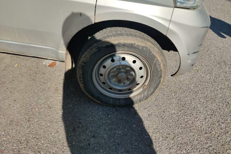 Used Wuling Rongguang 2017 1.5L Extended Basic Version Right Front Wheel Hub