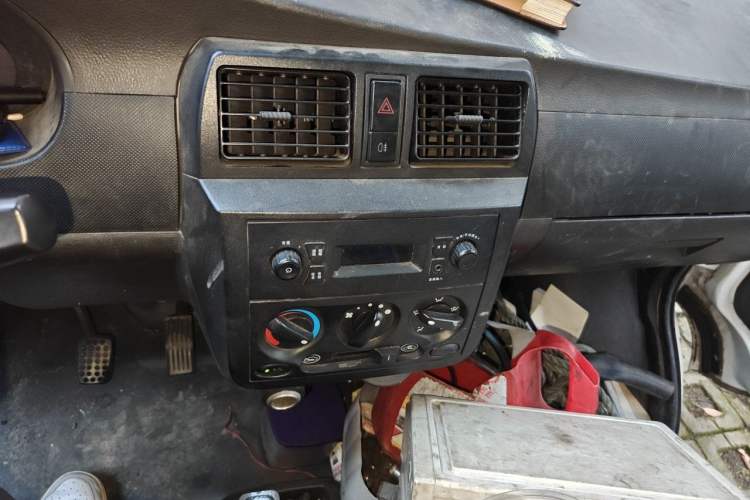 Used Wuling Rongguang 2017 1.5L Extended Basic Version Audio And AC Panel