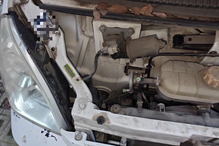 Used Wuling Rongguang 2017 1.5L Extended Basic Version Engine Bay Right