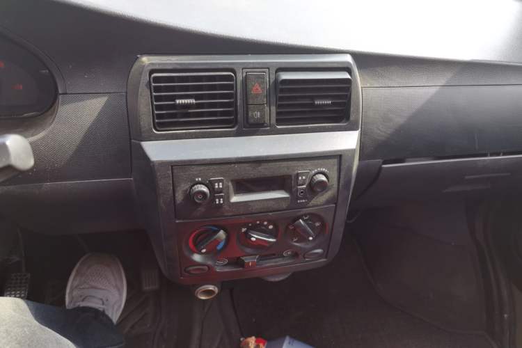 Used Wuling Rongguang 2017 1.5L Extended Basic Version Audio And AC Panel