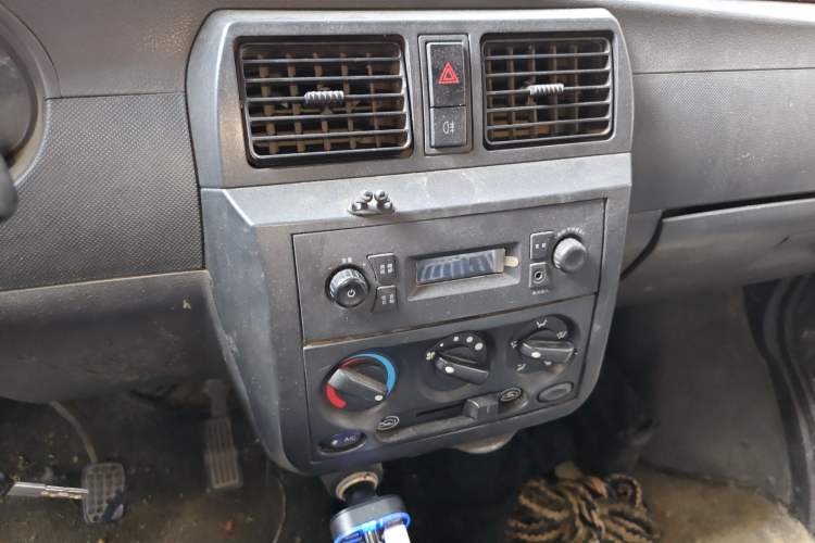 Used Wuling Rongguang 2017 1.5L Extended Basic Version Audio And AC Panel