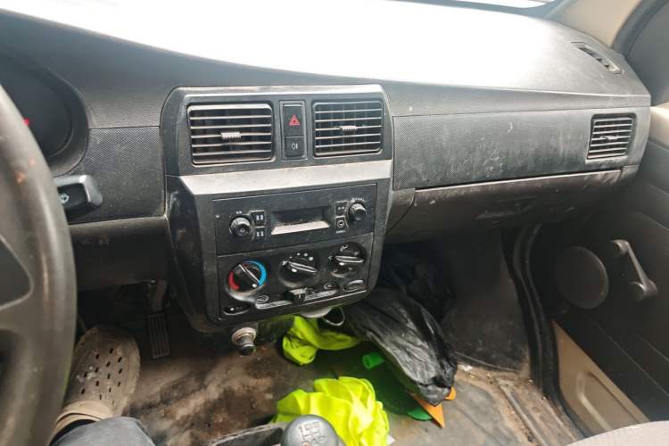 Used Wuling Rongguang 2017 1.5L Extended Basic Version Audio And AC Panel