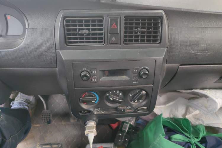 Used Wuling Rongguang 2017 1.5L Extended Basic Version Audio And AC Panel