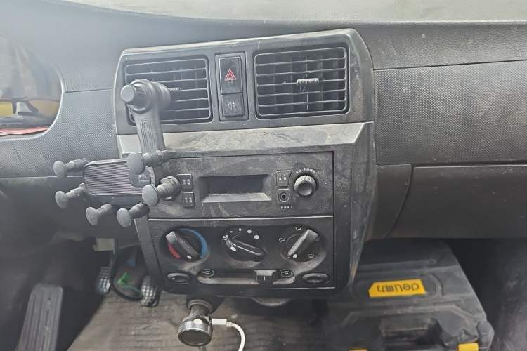 Used Wuling Rongguang 2017 1.5L Extended Basic Version Audio And AC Panel