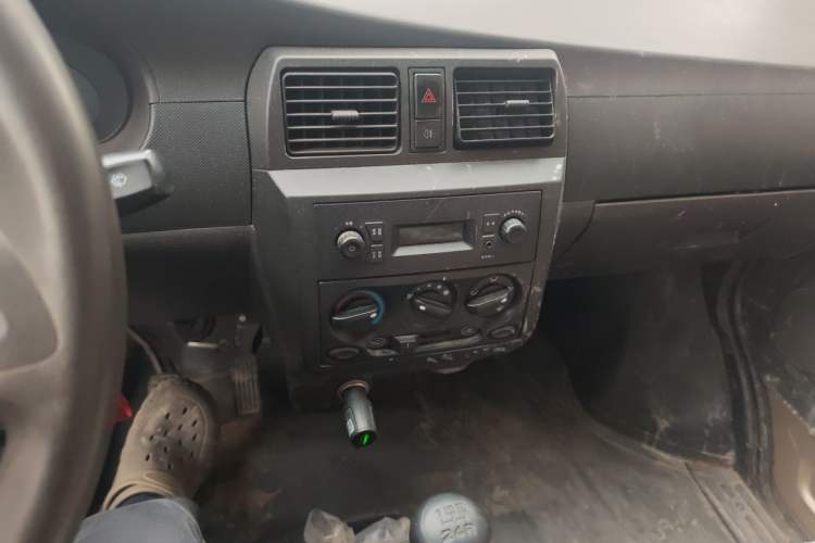 Used Wuling Rongguang 2017 1.5L Extended Basic Version Audio And AC Panel