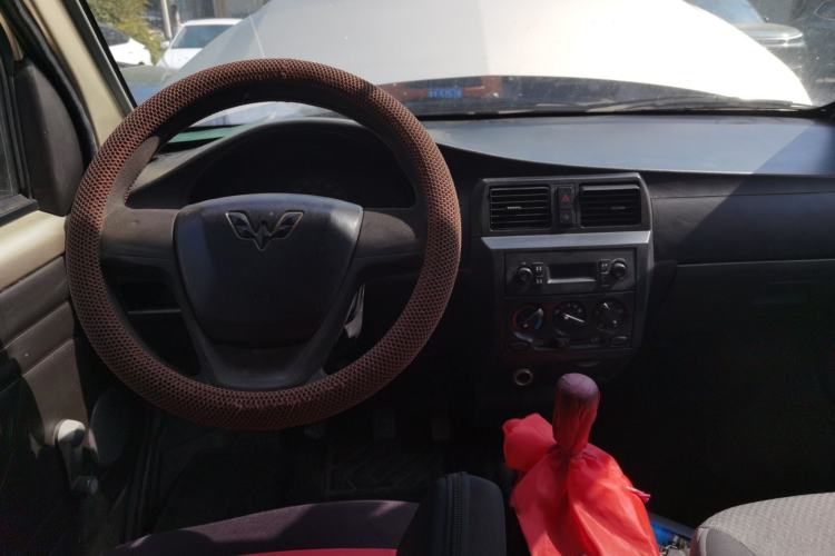 Used Wuling Rongguang 2017 1.5L Extended Basic Version Center Console