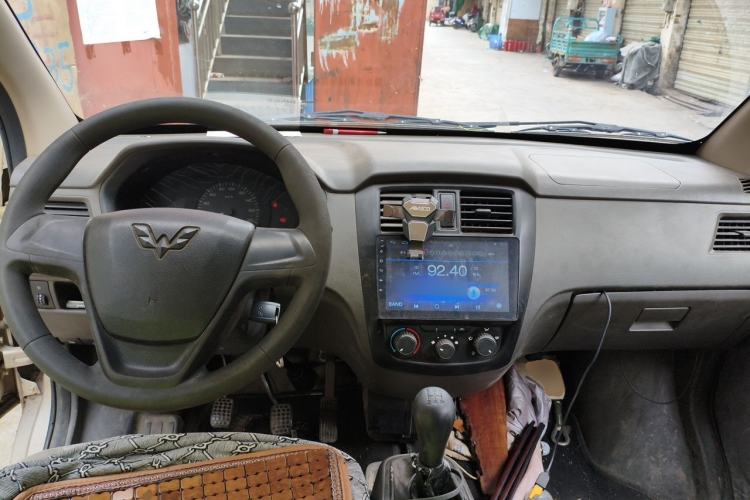 Used Wuling Rongguang 2017 1.5L Extended Basic Version Center Console