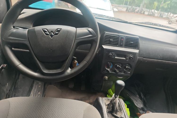 Used Wuling Rongguang 2017 1.5L Extended Basic Version Center Console
