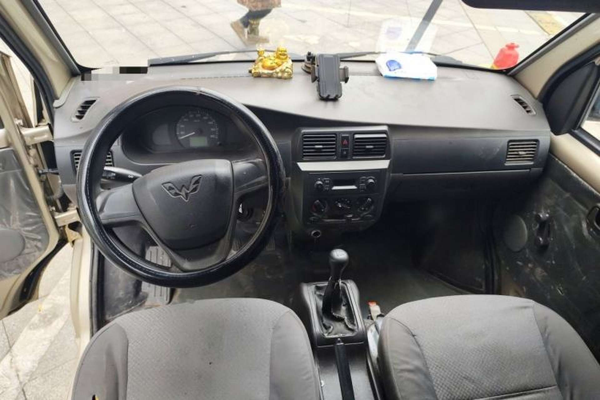 Used Wuling Rongguang 2017 1.5L Extended Basic Version Center Console