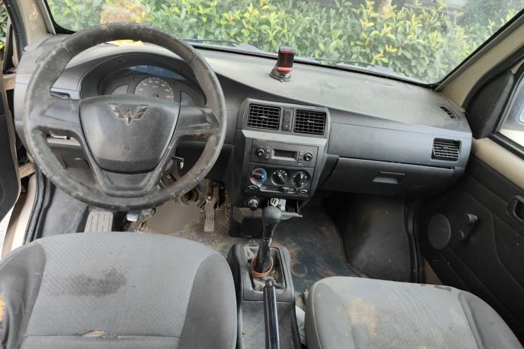 Used Wuling Rongguang 2017 1.5L Extended Basic Version Center Console