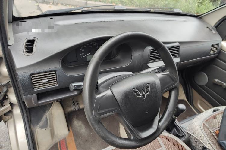 Used Wuling Rongguang 2017 1.5L Extended Basic Version Center Console