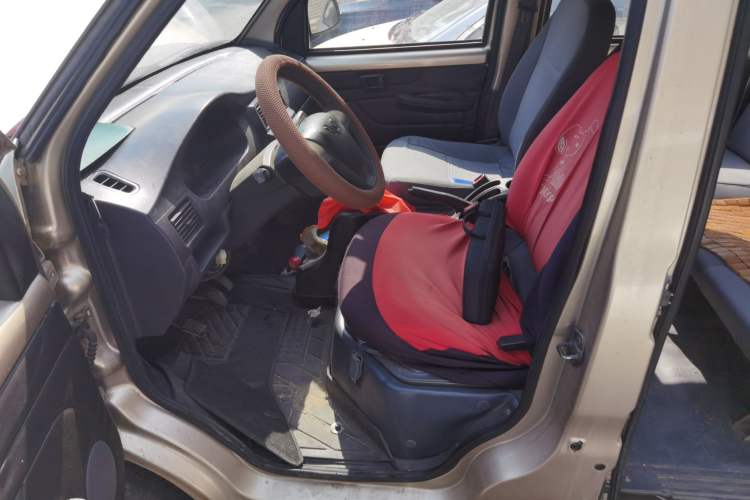 Used Wuling Rongguang 2017 1.5L Extended Basic Version Driver Seat