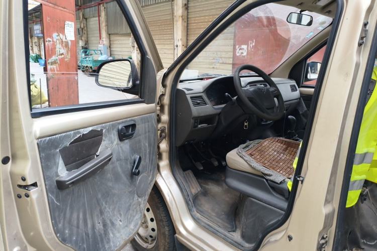 Used Wuling Rongguang 2017 1.5L Extended Basic Version Driver Seat