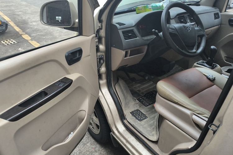 Used Wuling Rongguang 2017 1.5L Extended Basic Version Driver Seat