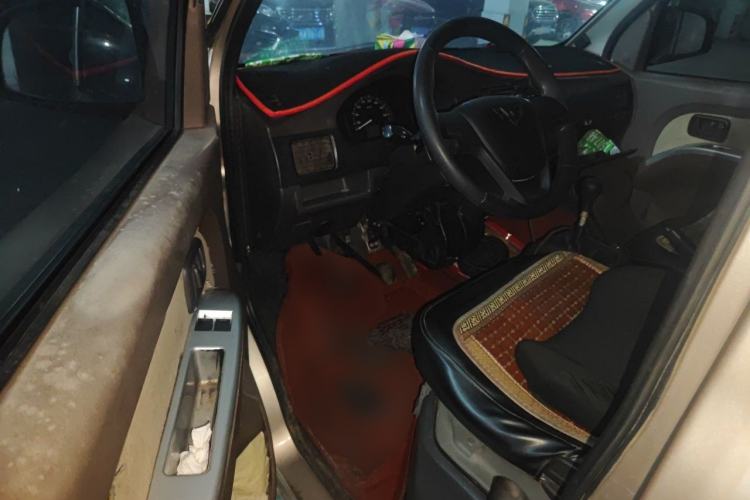 Used Wuling Rongguang 2017 1.5L Extended Basic Version Driver Seat
