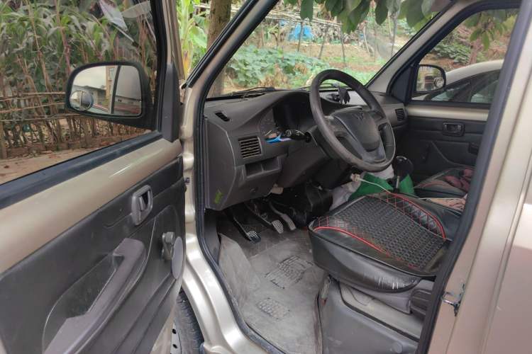 Used Wuling Rongguang 2017 1.5L Extended Basic Version Driver Seat