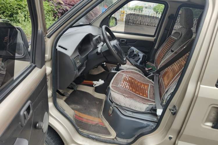 Used Wuling Rongguang 2017 1.5L Extended Basic Version Driver Seat