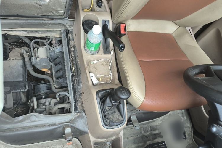Used Wuling Rongguang 2017 1.5L Extended Basic Version Engine Bay