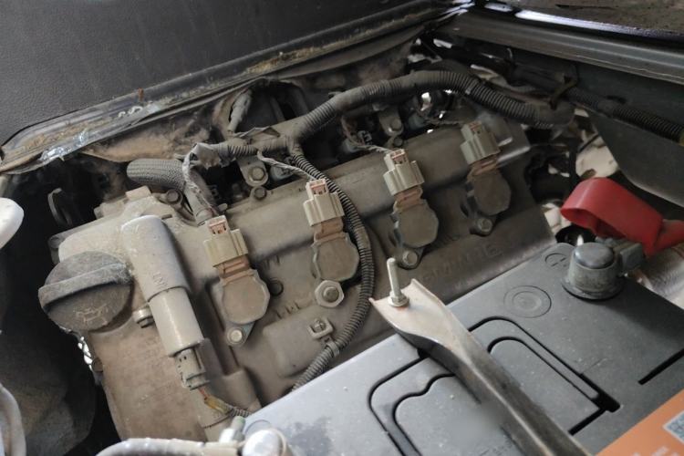 Used Wuling Rongguang 2017 1.5L Extended Basic Version Engine Bay