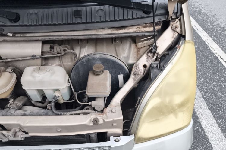 Used Wuling Rongguang 2017 1.5L Extended Basic Version Engine Bay Left