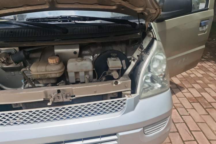Used Wuling Rongguang 2017 1.5L Extended Basic Version Engine Bay Left