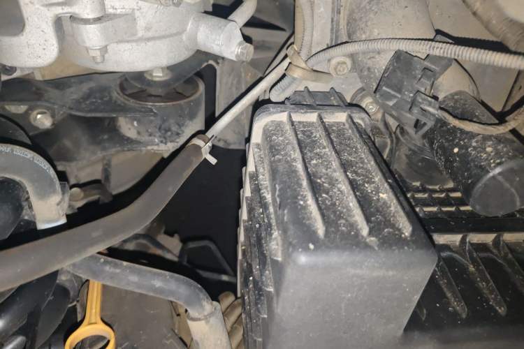 Used Wuling Rongguang 2017 1.5L Extended Basic Version Engine Bay Left