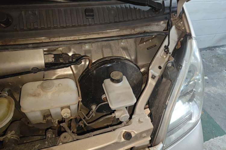 Used Wuling Rongguang 2017 1.5L Extended Basic Version Engine Bay Left