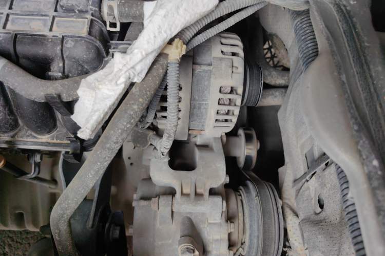 Used Wuling Rongguang 2017 1.5L Extended Basic Version Engine Bay Left