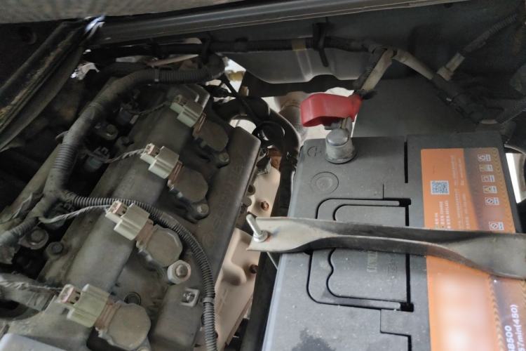 Used Wuling Rongguang 2017 1.5L Extended Basic Version Engine Bay Left