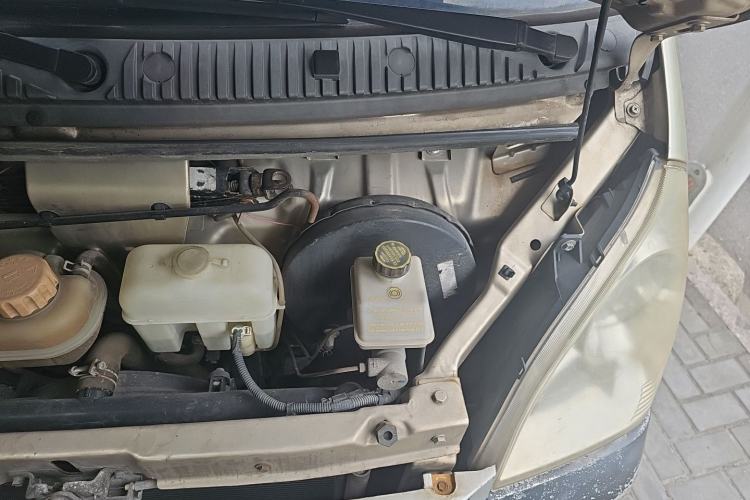 Used Wuling Rongguang 2017 1.5L Extended Basic Version Engine Bay Left