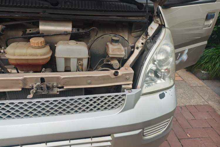 Used Wuling Rongguang 2017 1.5L Extended Basic Version Engine Bay Left