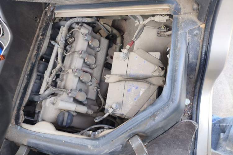 Used Wuling Rongguang 2017 1.5L Extended Basic Version Engine Bay Left