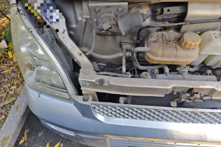 Used Wuling Rongguang 2017 1.5L Extended Basic Version Engine Bay Right