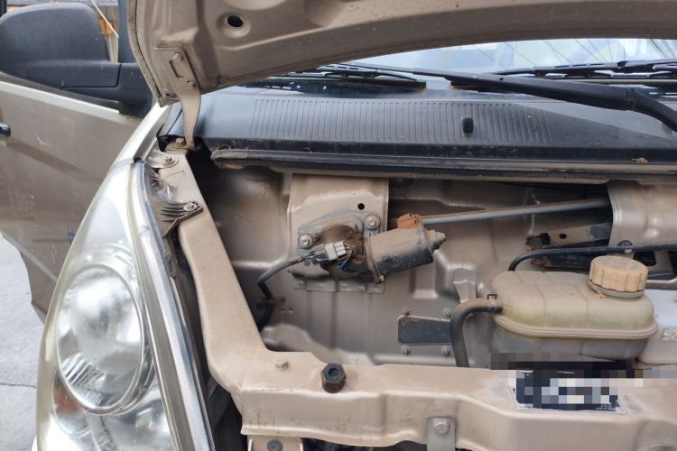 Used Wuling Rongguang 2017 1.5L Extended Basic Version Engine Bay Right
