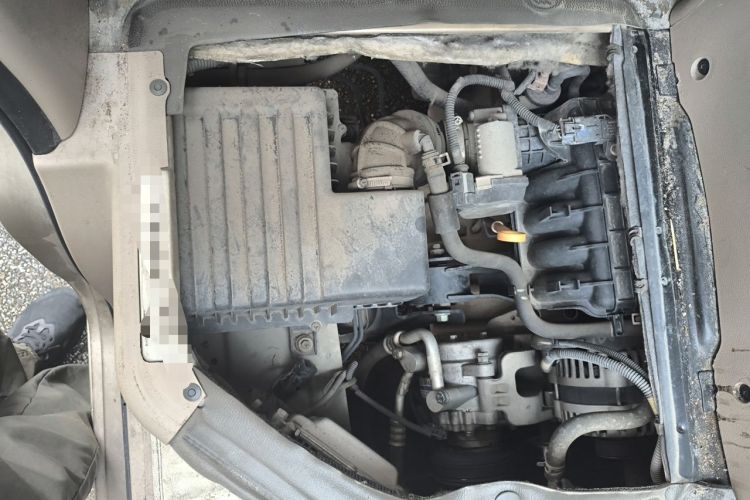 Used Wuling Rongguang 2017 1.5L Extended Basic Version Engine Bay Right