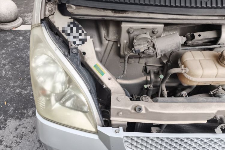 Used Wuling Rongguang 2017 1.5L Extended Basic Version Engine Bay Right