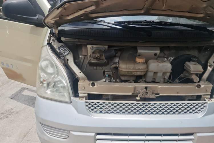 Used Wuling Rongguang 2017 1.5L Extended Basic Version Engine Bay Right