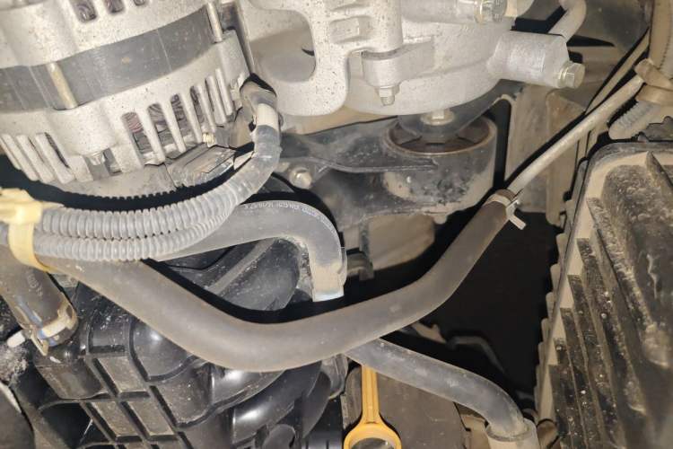 Used Wuling Rongguang 2017 1.5L Extended Basic Version Engine Bay Right