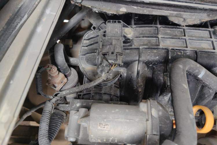 Used Wuling Rongguang 2017 1.5L Extended Basic Version Engine Bay Right
