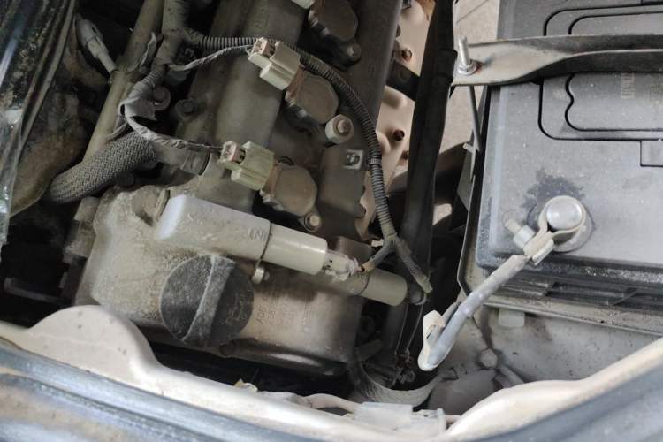 Used Wuling Rongguang 2017 1.5L Extended Basic Version Engine Bay Right