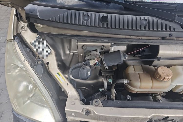 Used Wuling Rongguang 2017 1.5L Extended Basic Version Engine Bay Right