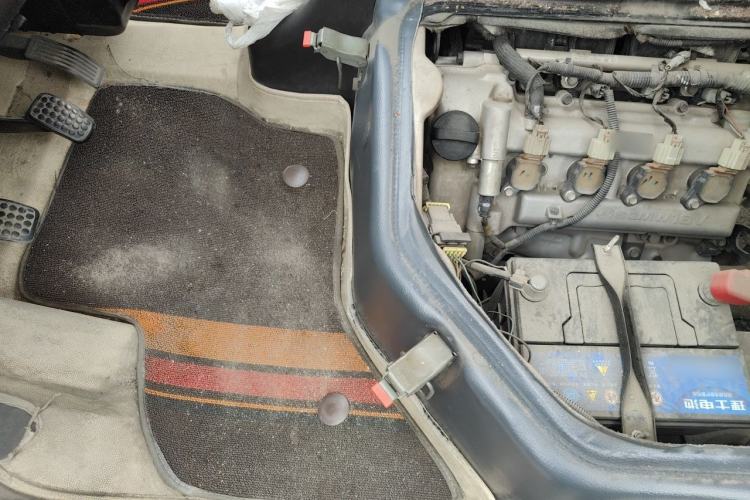 Used Wuling Rongguang 2017 1.5L Extended Basic Version Engine Bay Right